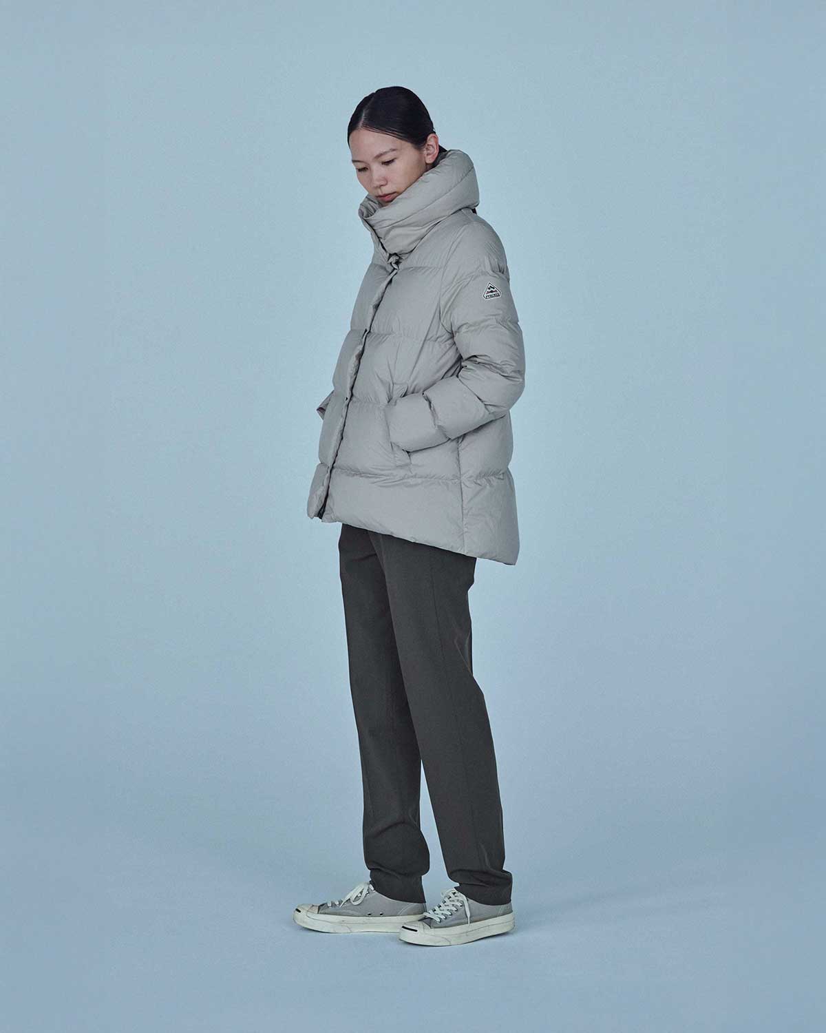 FEATHER GREY