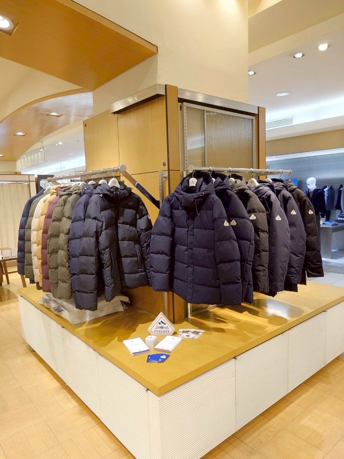 EA39A40F-FB44-4A6C-AA7D-36400EAF0B44 EA39A40F-FB44-4A6C-AA7D-36400EAF0B44